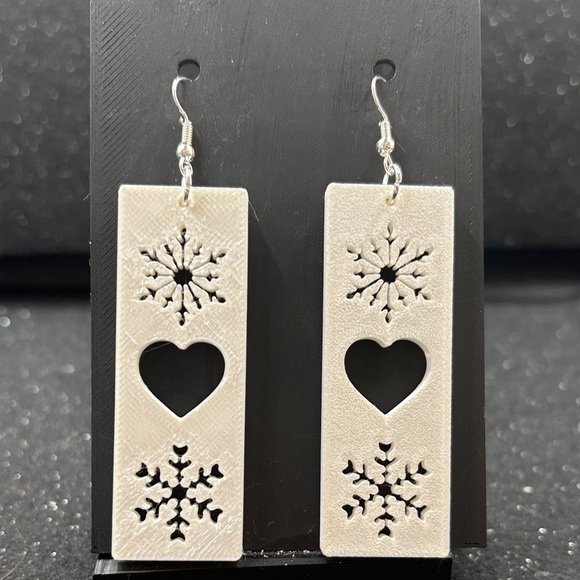 Jewelry - ❄️ White Snowflake Heart Earrings with Silver Accents 🤍